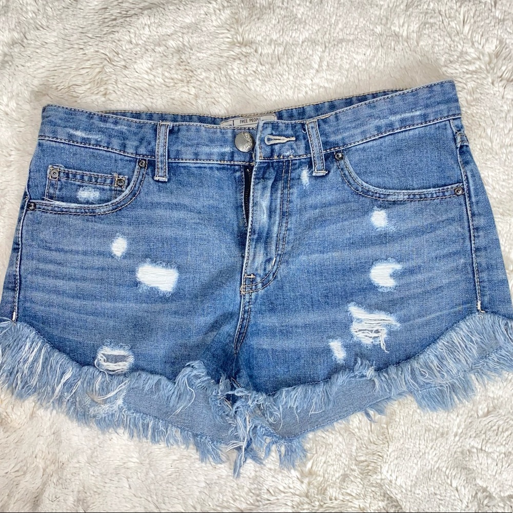 🦖FREE PEOPLE  WOMEN’S JEANS SHORT